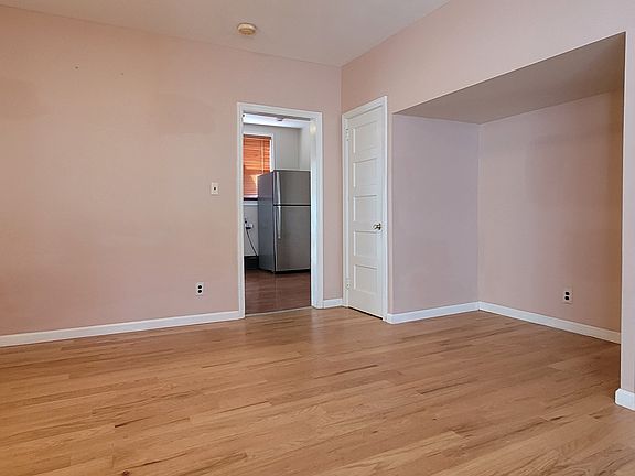 5th image of 200 Shadeland Ave