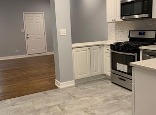 910 1/2 W Gordon Ter #G, Chicago, IL 60613