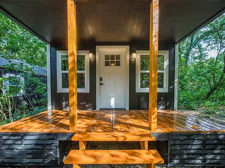 122 Allen St — Photo 9