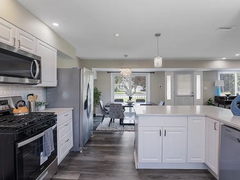 10308 W Lyndale Ave — Photo 9