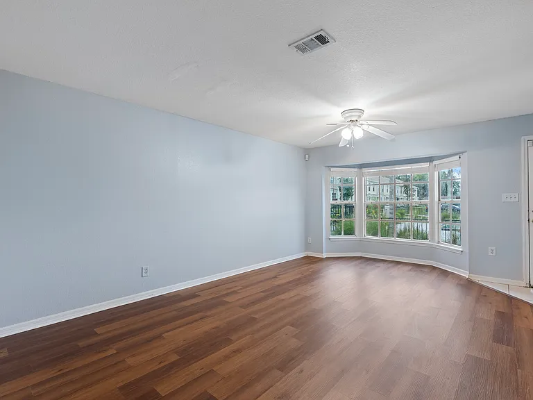 37314 Embassy Park Ln — Photo 6