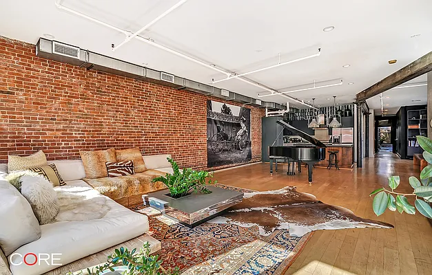 Rented by CORE | media 30