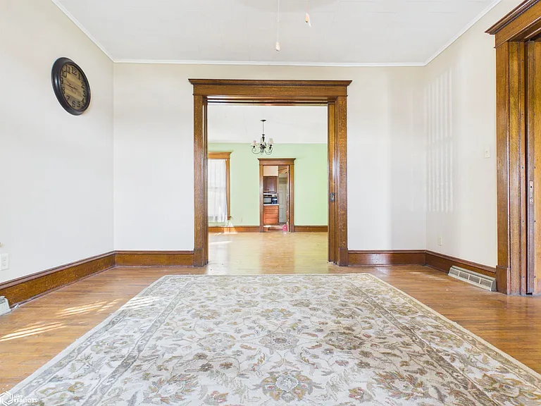 1028 Exchange St — Photo 3