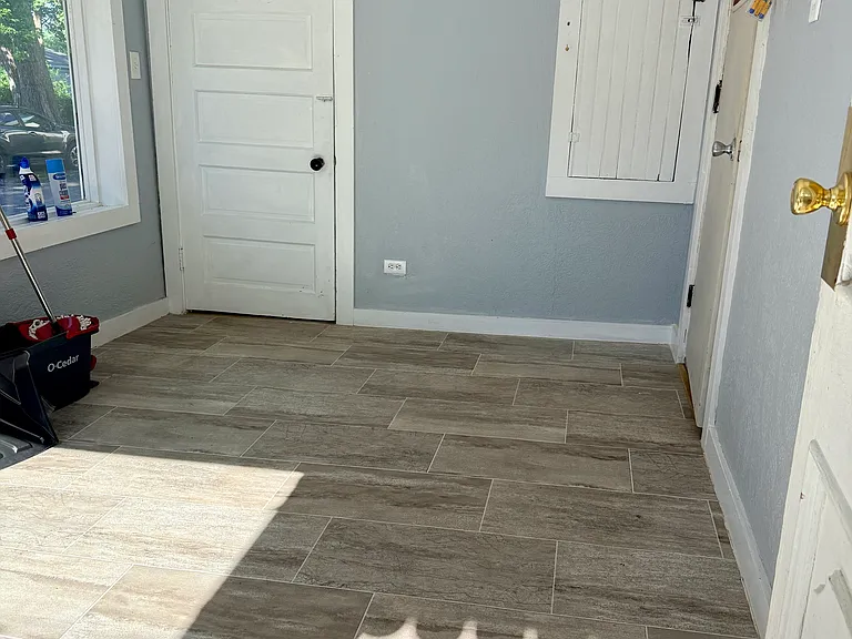 115 Flower Ave W #1 — Photo 4