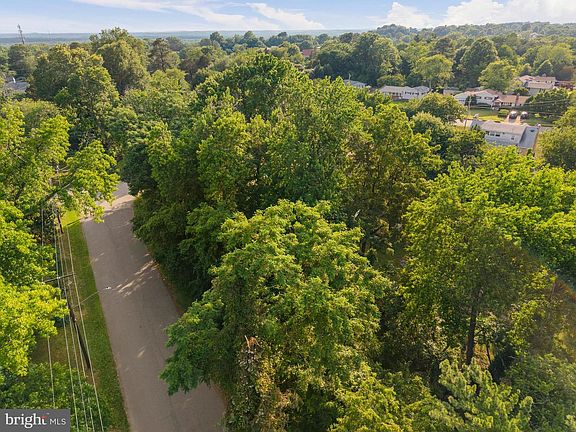 3rd image of 7054 Canterbury Ln