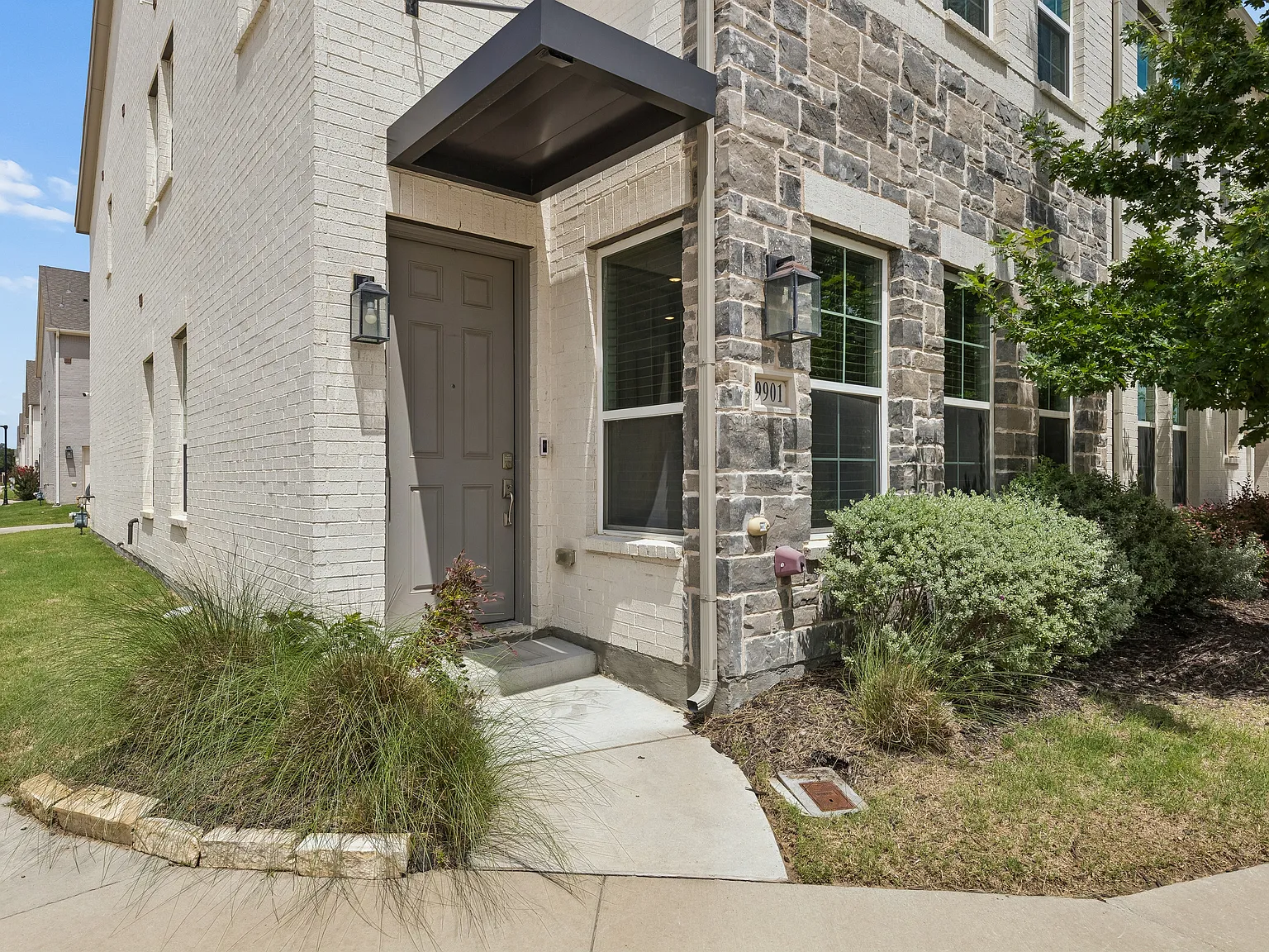 3 bed, 2.5 bath, 1773 sqft, $2,800 — Photo 3