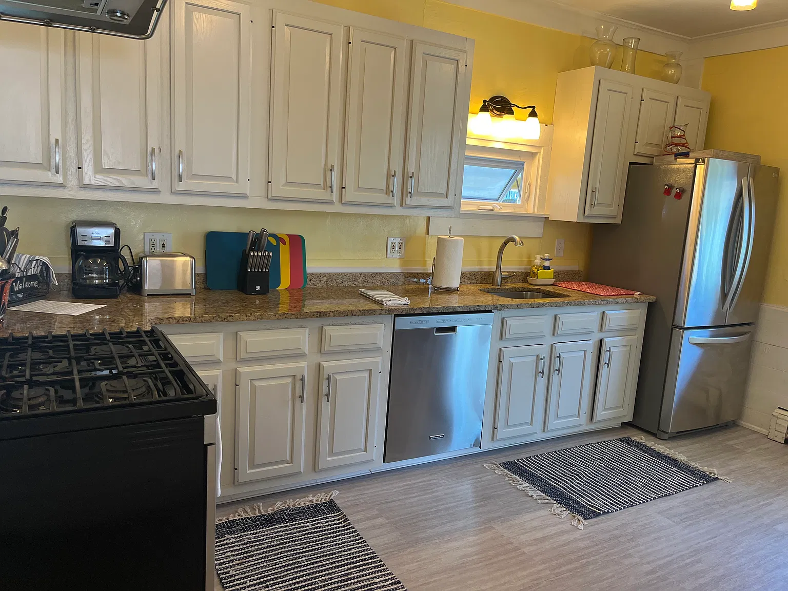 4 bed, 2200 sqft, $3,100 — Photo 2