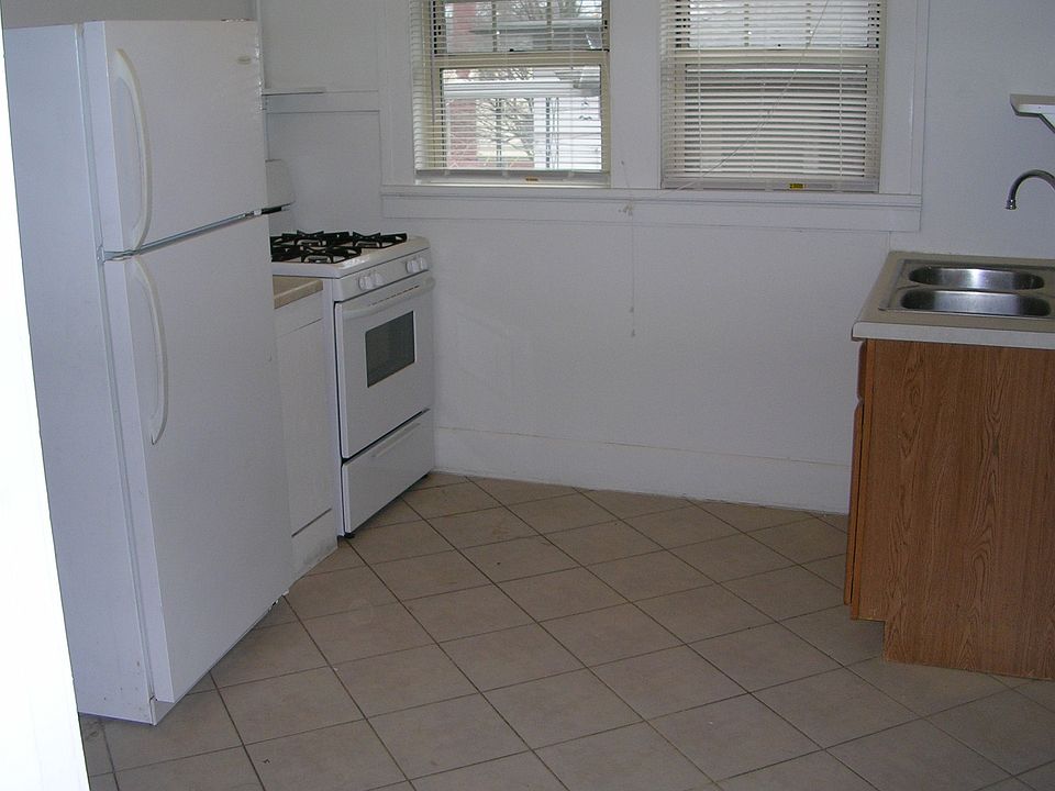 2nd image of 1130 Main St APT 209