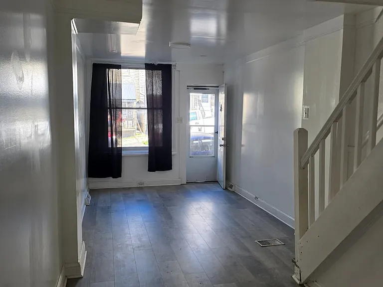 552 S 11th St — Photo 2