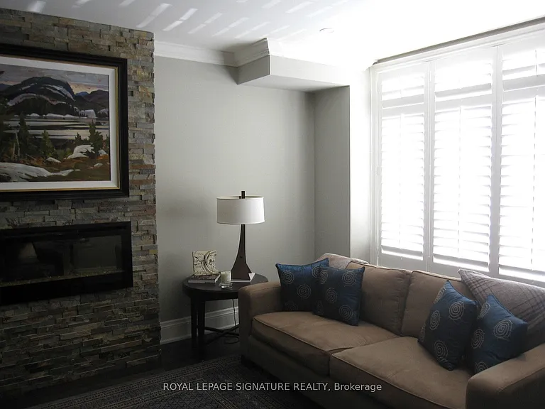 18B Algoma St — Photo 37