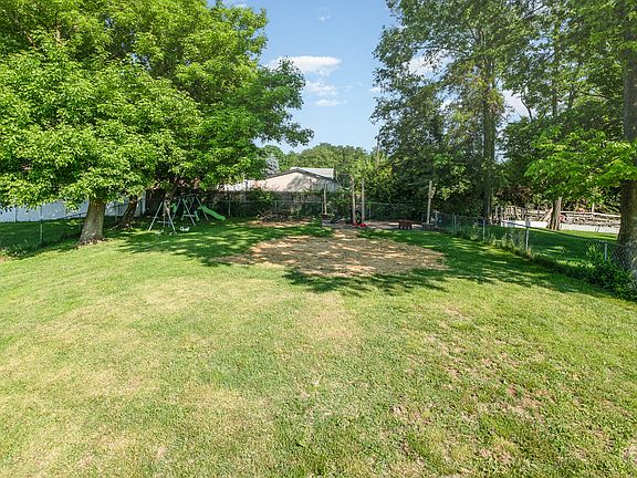 4th image of 3642 Mitten Dr