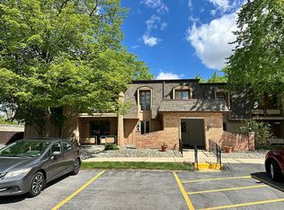 405 Old Stone Rd, Munster, IN 46321