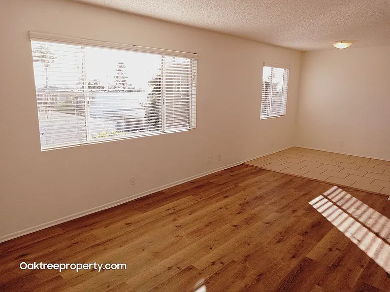 135-153 S Hemlock St — Photo 16
