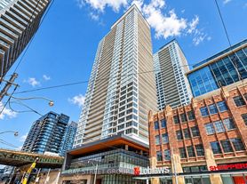 19 Bathurst St