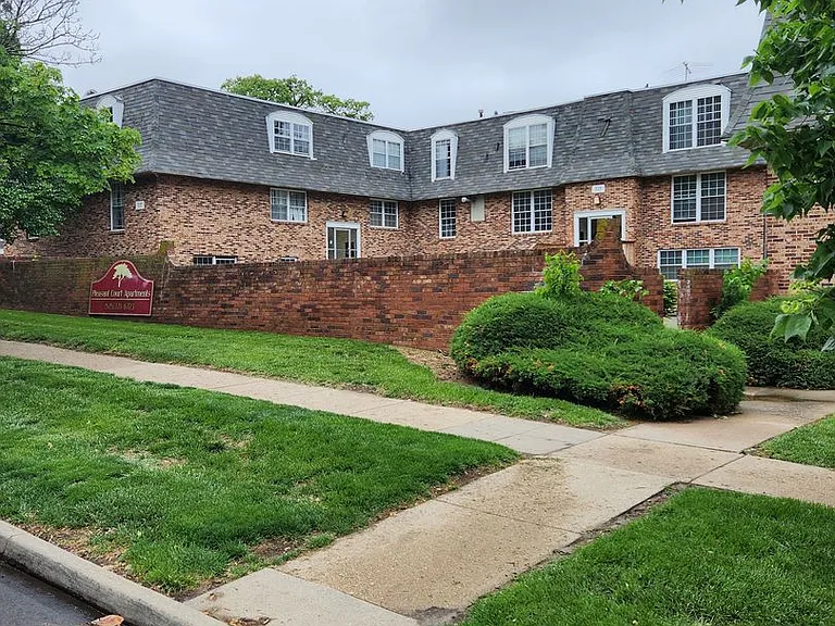 Pleasant Court Apartments — Photo 2