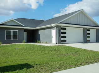 128 Red Fox Trl, Waverly, IA 50677