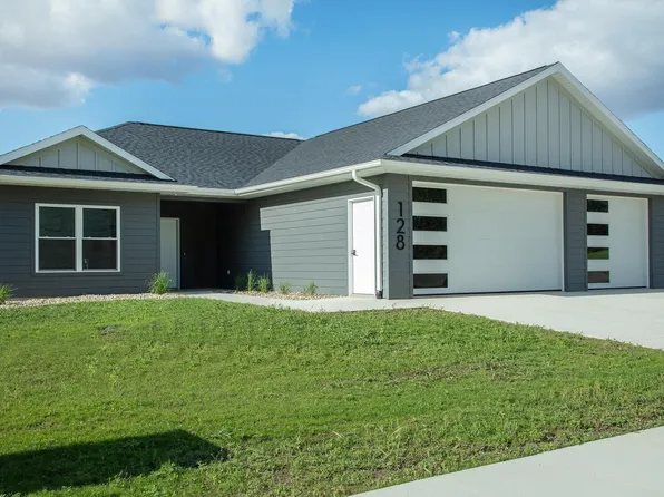 128 Red Fox Trl, Waverly, IA 50677