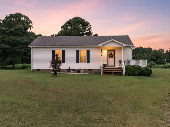 135 Stillmeadow Dr, Louisburg, NC 27549