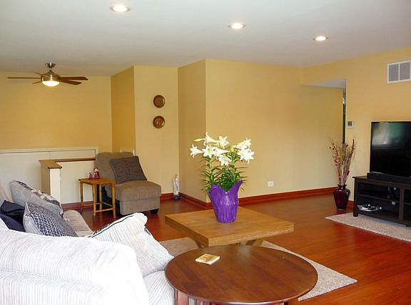 4th image of 5853 Farmington Ct