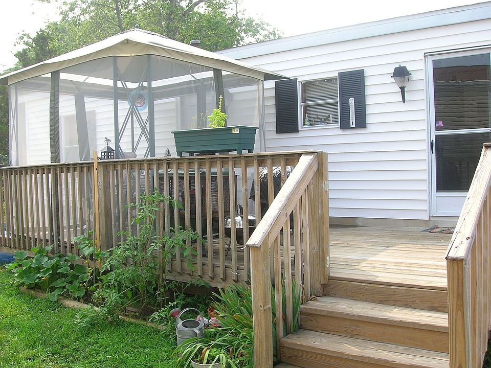 2nd image of 703 Lilly Pond Dr