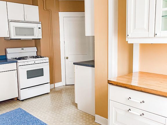 2nd image of 243 Farrington St APT 2