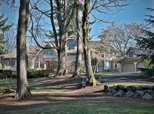 7923 Possession Rd, Clinton, WA 98236