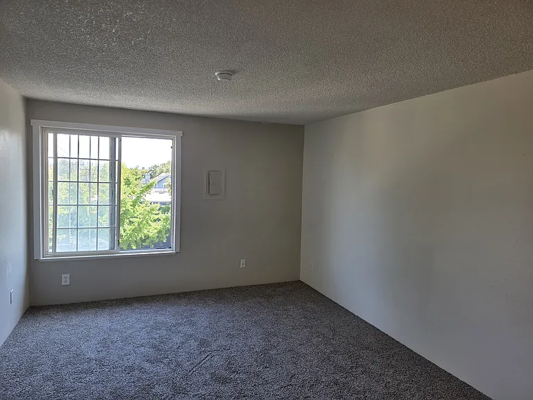 Nob Hill Apartments — Photo 17