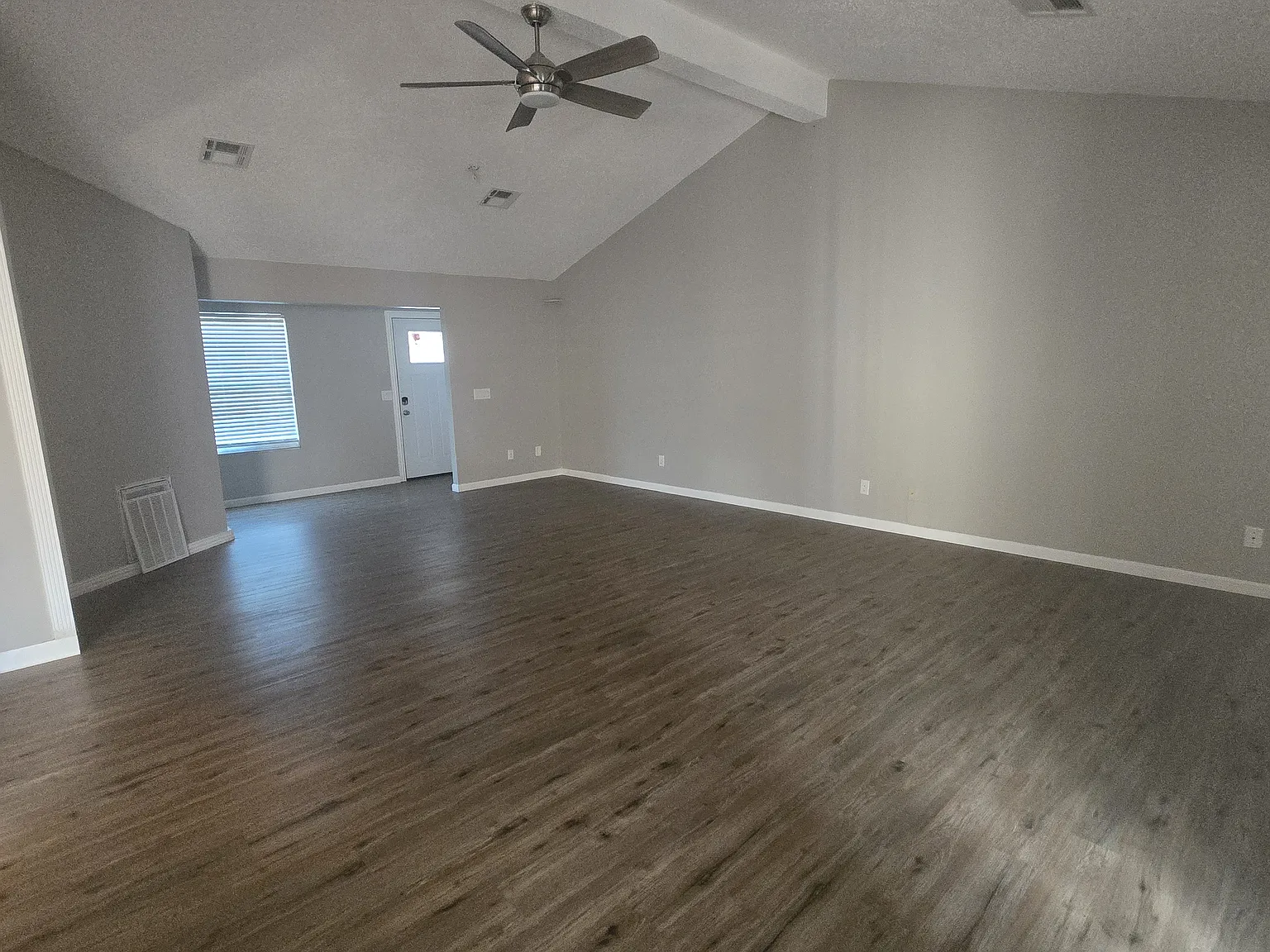 3 bed, 1942 sqft, $2,250 — Photo 3