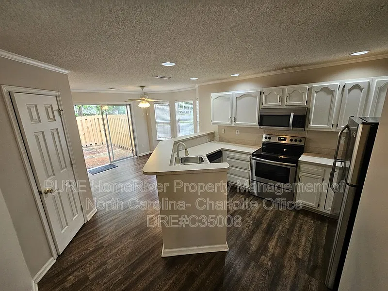 2 bed, 2.0 bath, 1098 sqft, $1,595 — Photo 4