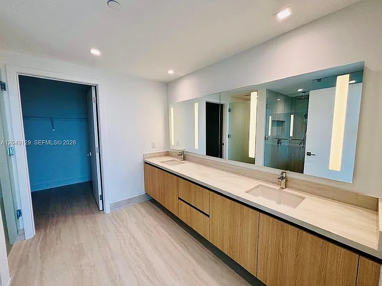 2411 Laguna Circle North 1411 #1411 — Photo 21