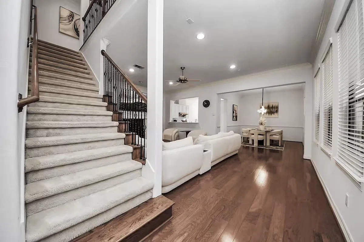 3 bed, 2.5 bath, 2562 sqft, $3,800 — Photo 3