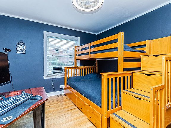 5th image of 1929 W Albion Ave #1