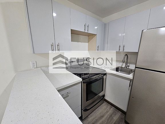 4th image of 1730 Acapulco Dr #3