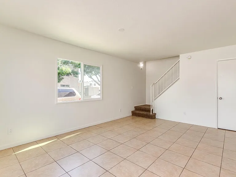 5243 N 42nd Pkwy — Photo 5