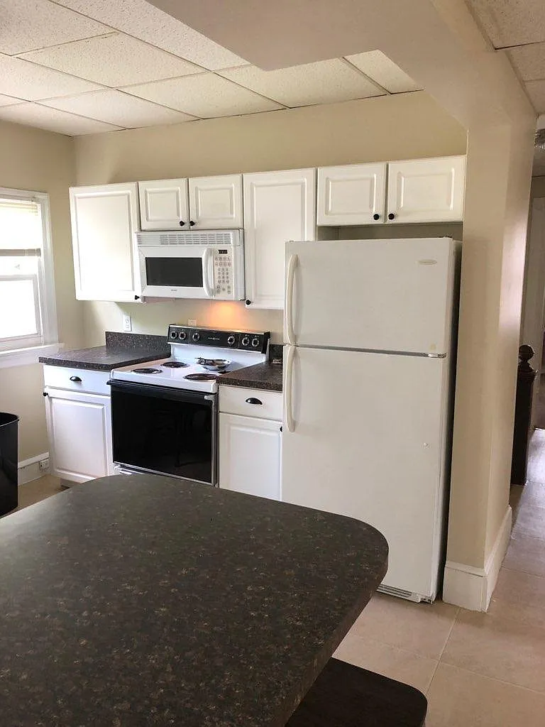 Building Photo - 1701 Capouse Ave #3