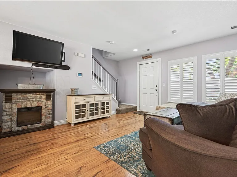 4594 S Swadley Ct — Photo 2