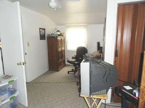 4th image of 828 Columbia Ave