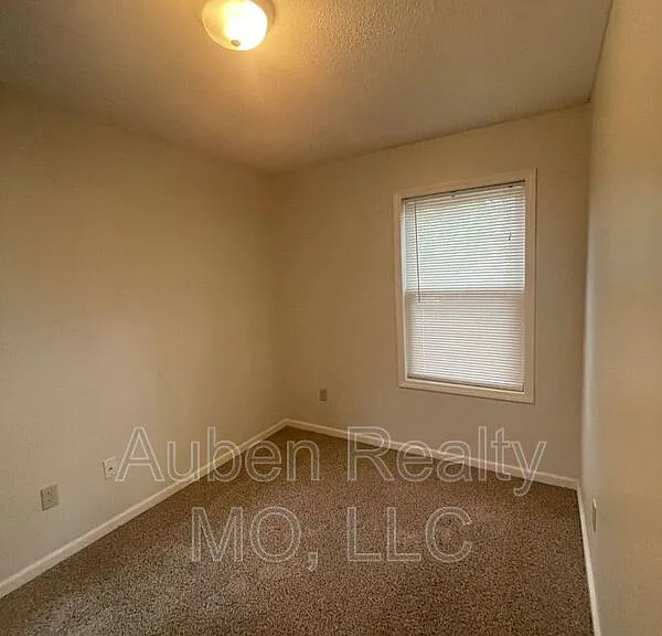 667 Thornton St — Photo 6