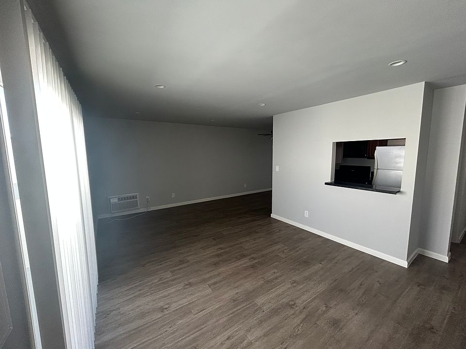 1st image of 15034 Burbank Blvd APT 6