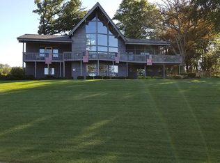 3601 Valley Oaks Dr, Clinton, IA 52732