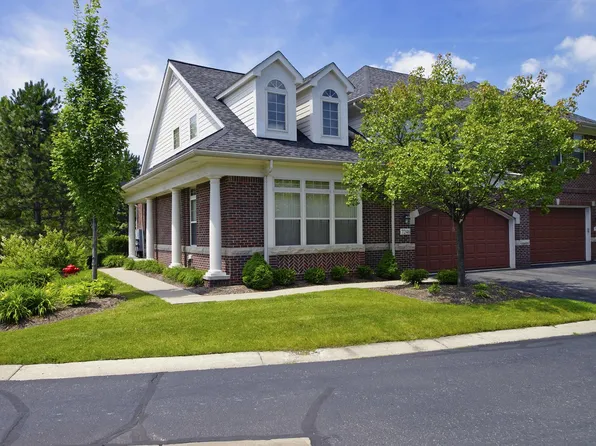 7246 Gateway Dr #1, West Bloomfield, MI 48322