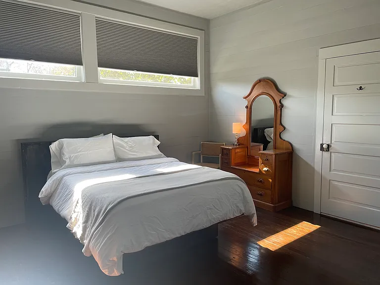 White Cir — Photo 7