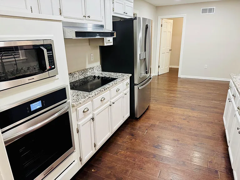 1624 W Churchill Downs Rd — Photo 7