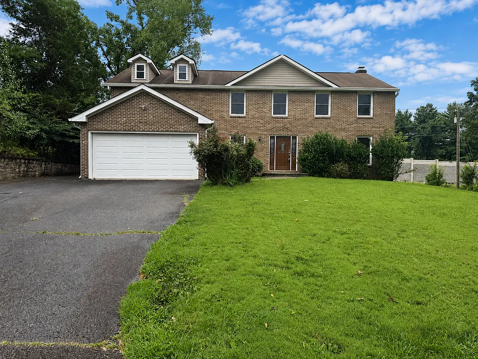 9627 Locust Hill Dr