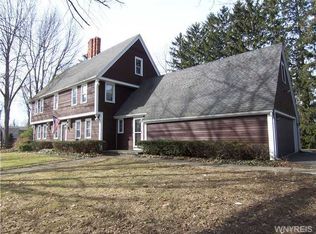 34 Kingston Cir, Lockport, NY 14094