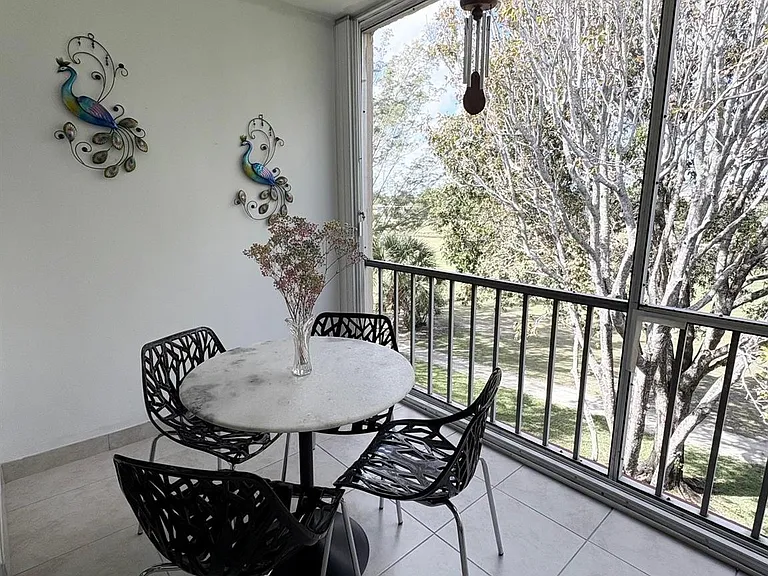 1055 Country Club Dr #404 — Photo 4