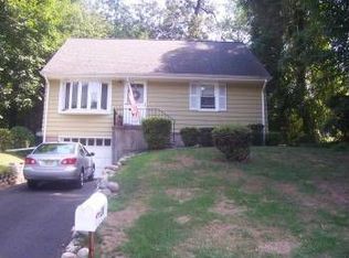 28 Iroquois Ave, Oakland, NJ 07436