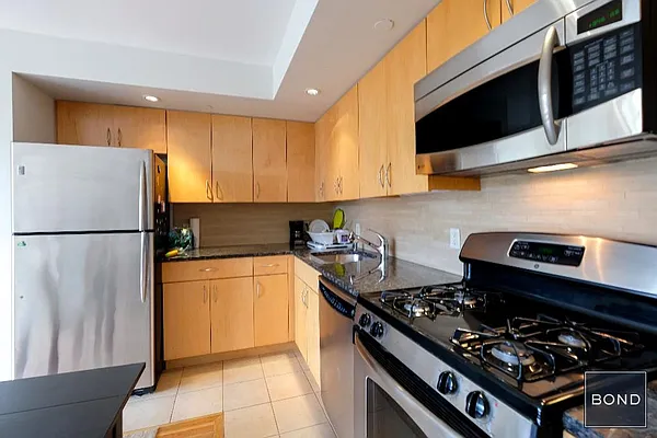 Sold by Bond New York | media 15