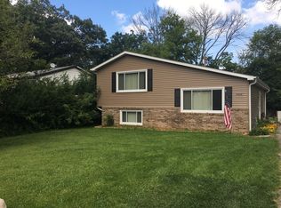 33081 N Valley View Dr, Grayslake, IL 60030