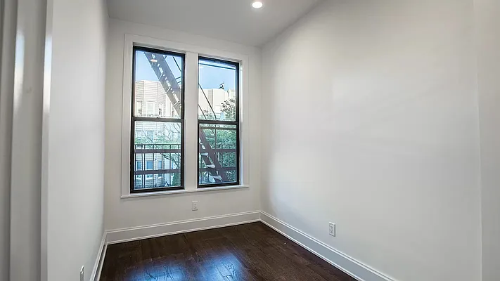 Rented by Compass | media 14